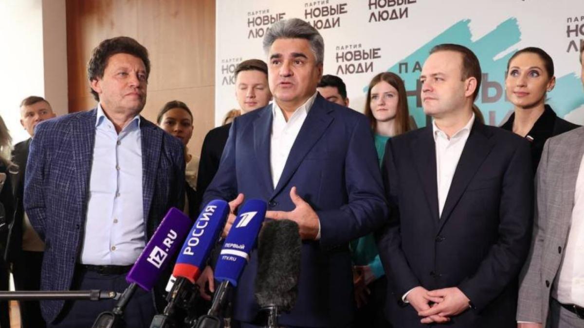 «Новые люди» объединились с «Партией роста»: как это отразится на политической ситуации в Санкт-Петербурге