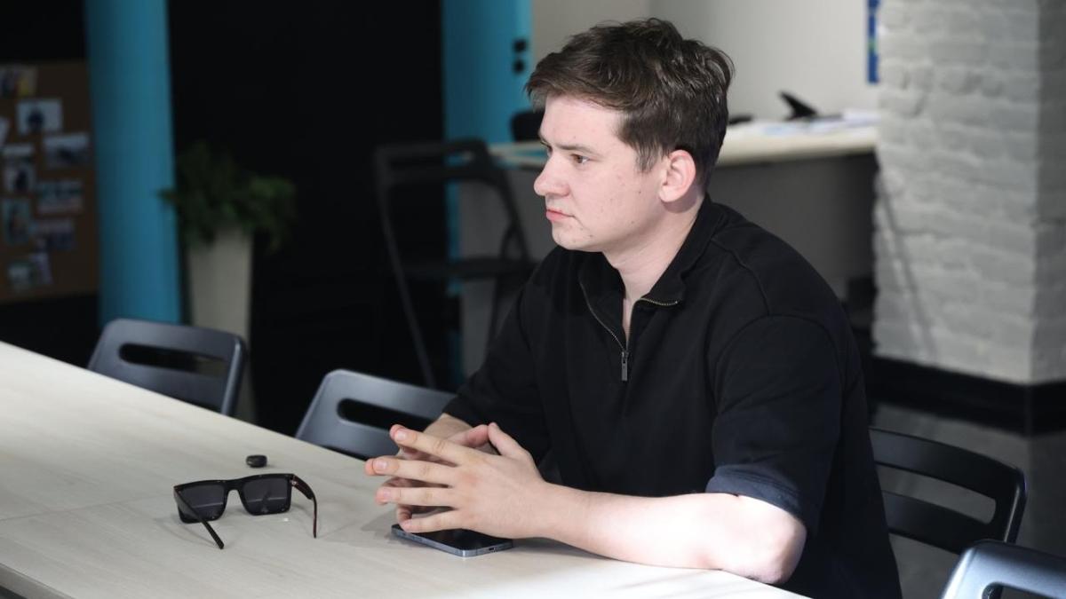 Блогер, которого хотят оштрафовать за ремонт дорог, встретился с «Новыми людьми»